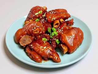426. Zampi di maiale brasate 红烧猪蹄