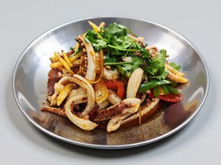 142. Calamari piccante alla pentola 干锅鱿鱼须