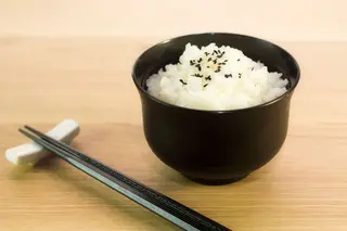 Riso bianco con sesamo