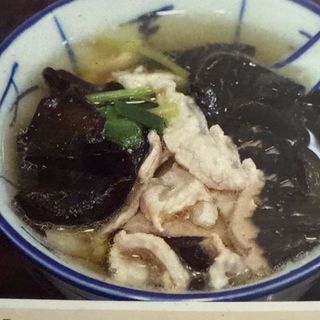 16. Zuppa di pollo con funghi cinesi