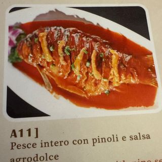 A11. Pesce intero con pinoli e salsa agrodolce