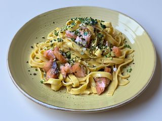 Fettuccine salmone pistacchio