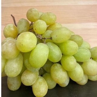 Uva bianca senza semi al kg 