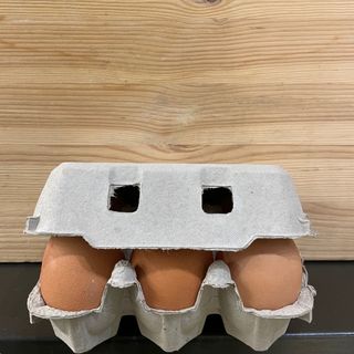 Uova nostrane da allevamento a terra 6 pz