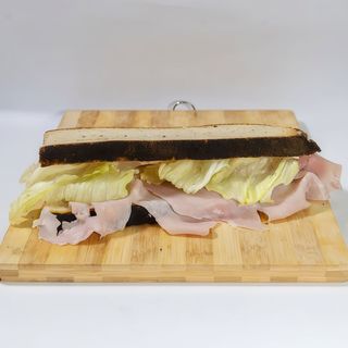 Zingara cotto, provola, insalata, pomodoro