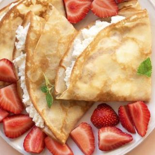 Crêpes con panna e fragole 