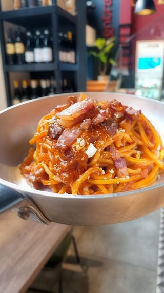 Mezze maniche all'amatriciana