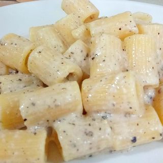 Mezze maniche cacio e pepe