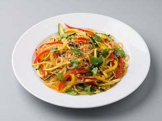 Spaghetti di soia con verdure
