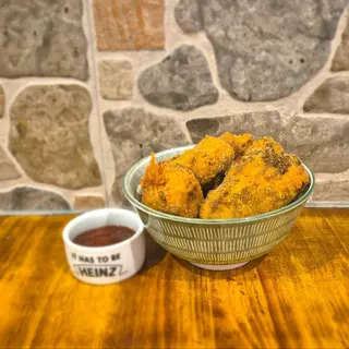 Costine di maiale impanate e fritte con BBQ