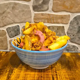 Cheddar, wurstel e cipolla fritta croccante