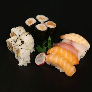 156 Sushi e sashimi piccola - 16 pezzi