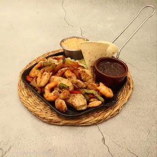 Fajitas de pollo y camrones