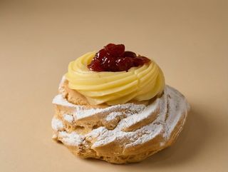 Zeppola al forno con crema e amarene