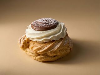 Zeppola al forno con crema chantilly e nutella
