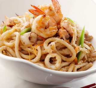 Udon Saltato con Frutti di Mare