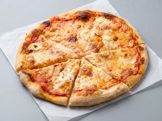 Pizza rossa 4 formaggi