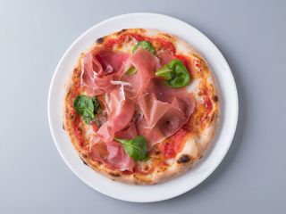 Pizza rossa prosciutto