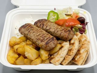 Piatto Bifteki ripieno con formaggio