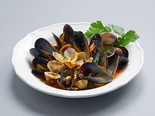 Impepata di cozze con olio e limone 