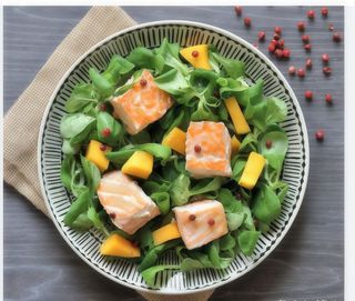 017. Insalata salmone