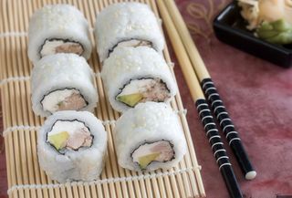 087. Uramki tonno philadelphia roll 8 pezzi