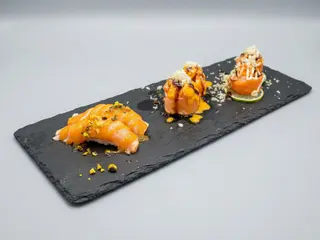 037. Nigiri sake scottato mayo - 2 pezzi