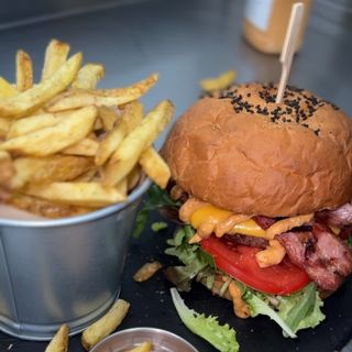 CHICKEN BURGER