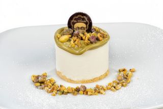 Cheesecake sbriciolata di biscotti farcita con pistacchio