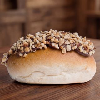 Panino al latte nutella e nocciole