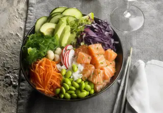 Pokè salmone