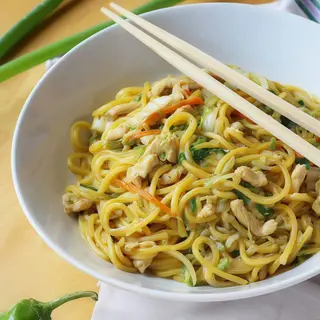 Udon con pollo e verdura