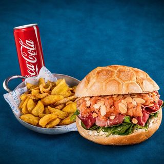 Panino Tartare Salmone + Patatine e Soft Drink in Omaggio