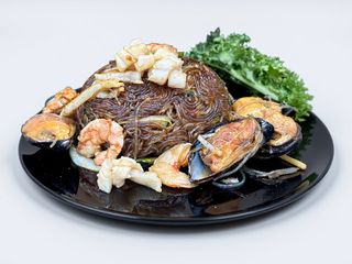 423.SPAGHETTI DI SOIA AI FRUTTI DI MARE