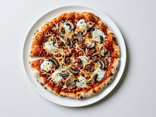 Funghi e salsiccia bianca