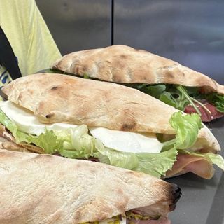 Panuozzo salsiccia, friarelli sott'olio