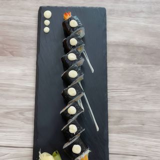 Futomaki salmone e avocado