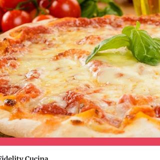 Pizza pomodoro pendolino e rucola