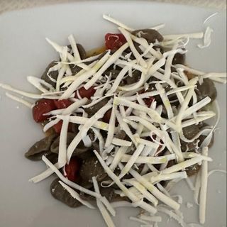 Orecchiette di grano arso con pomodorini e cacioricotta