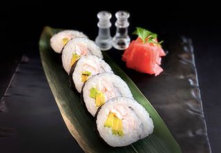 85. Futomaki ebi avo maionese