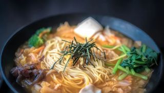 59 Ramen in brodo con verdure