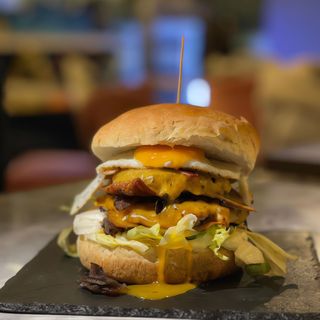 IL FOLLE (PANINO HAMBURGER + PATATE AL FORNO)