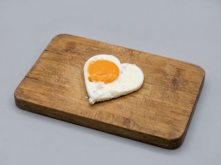 Uovo cotto sulla piastra