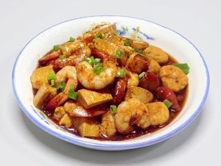 Tofu con gamberi e pollo