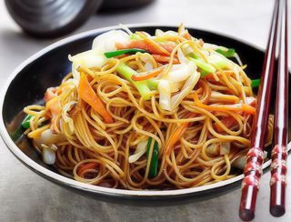 炒意面 Spaghetti di italiani con misto verdura