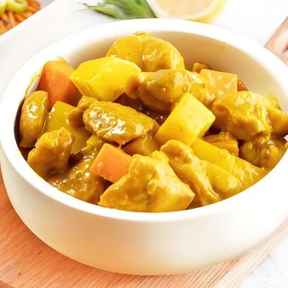 咖喱鸡 Pollo con curry