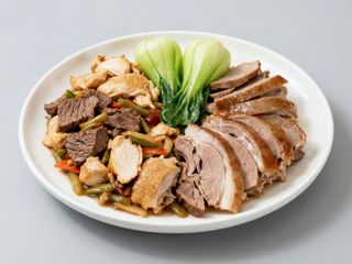 肉盖饭 Riso con verdure miste e carne mista