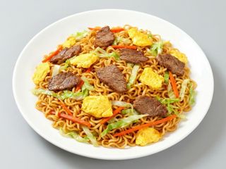 牛肉拉面 Spaghetti di Ramen con manzo 