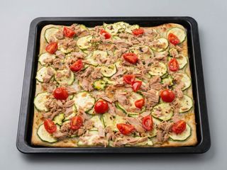 Pizza zucchine e tonno