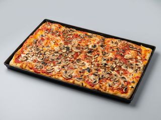 Pizza rossa e funghi